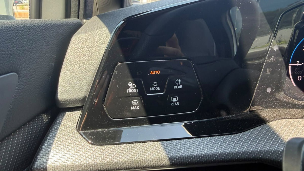 Volkswagen Golf 1.5 eTSI 150 CV EVO ACT DSG R-Line (19)
