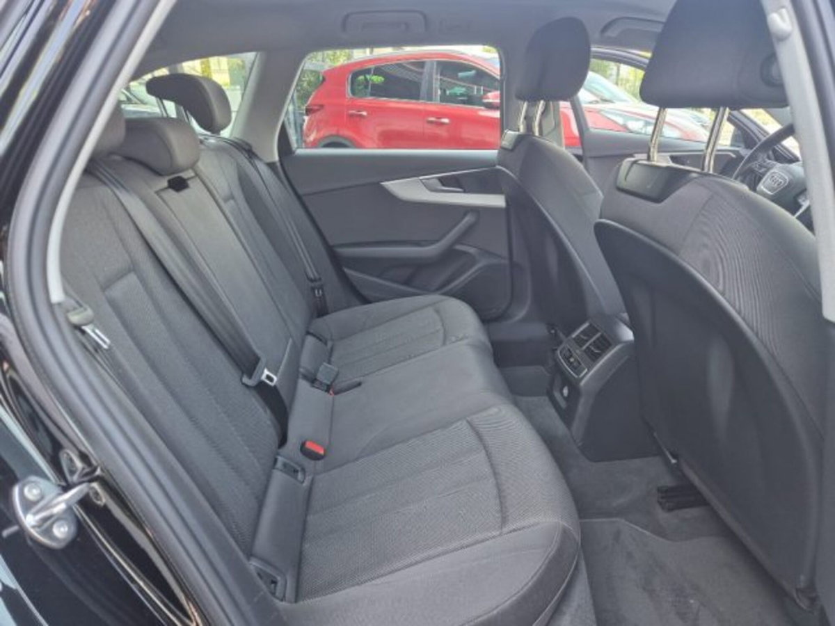 Audi A4 Avant 30 TDI/136 CV S tronic Business Advanced (11)