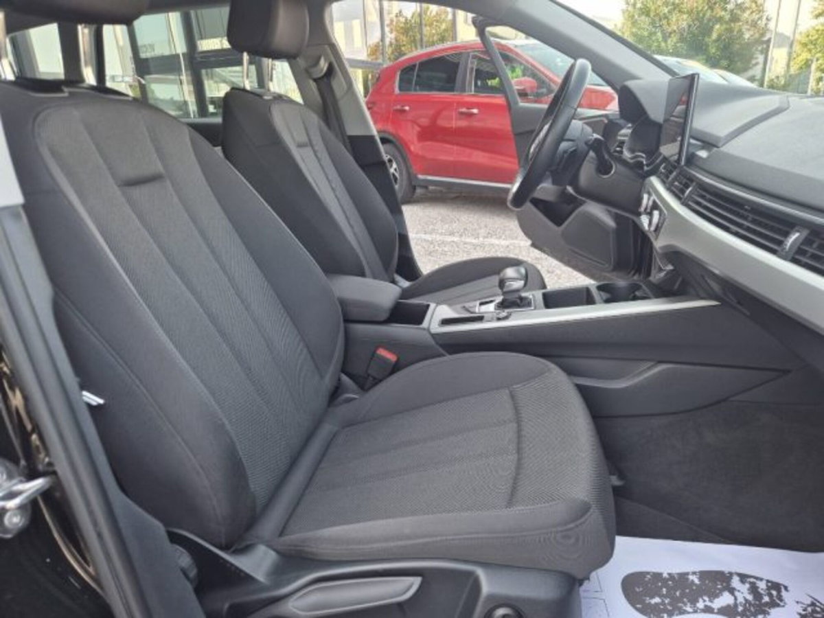 Audi A4 Avant 30 TDI/136 CV S tronic Business Advanced (12)