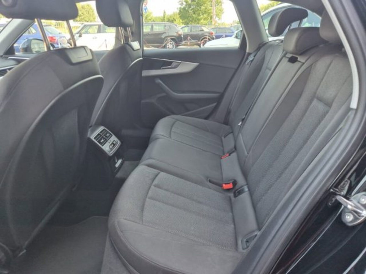 Audi A4 Avant 30 TDI/136 CV S tronic Business Advanced (15)