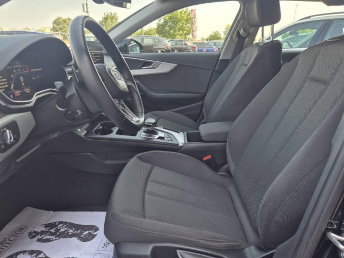 Audi A4 Avant 30 TDI/136 CV S tronic Business Advanced (9)