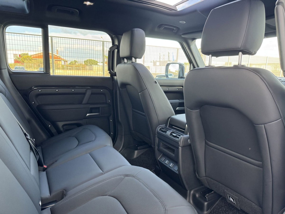 Land Rover Defender 110 3.0d mhev X-Dynamic SE awd 250cv auto 7p.ti (18)