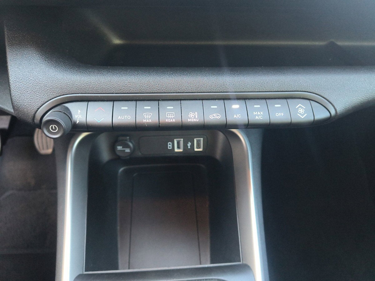 Jeep Avenger 1.2 turbo Altitude fwd 100cv (15)