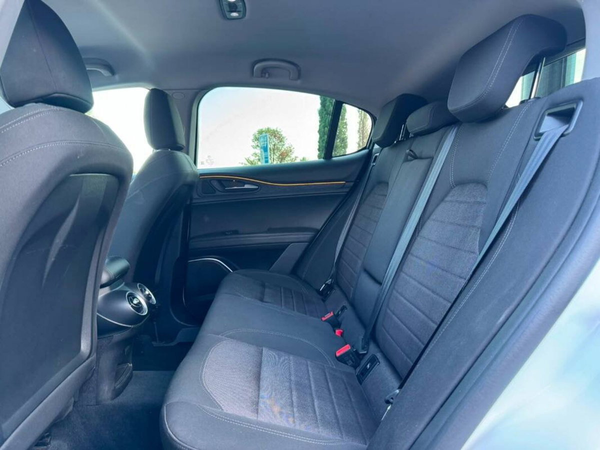 Alfa Romeo Stelvio 2.2 t Intensa rwd 160cv auto (13)