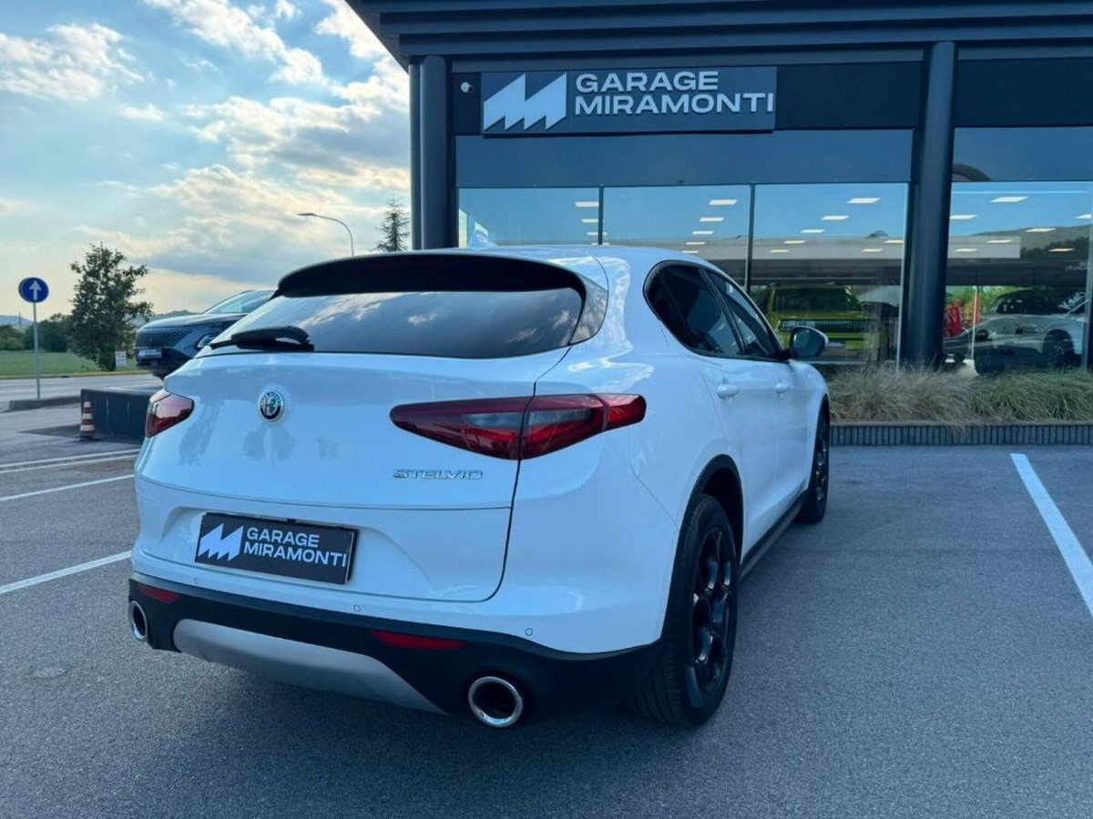 Alfa Romeo Stelvio 2.2 t Intensa rwd 160cv auto (3)