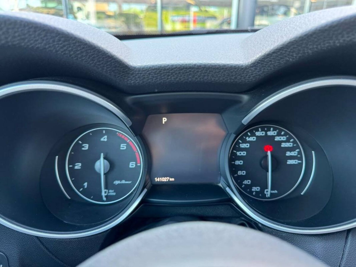 Alfa Romeo Stelvio 2.2 t Intensa rwd 160cv auto (9)