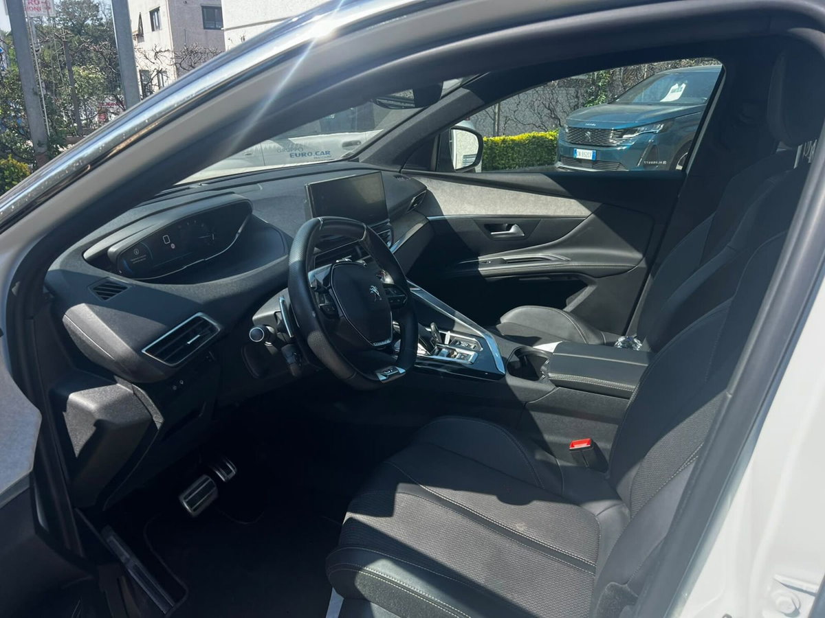 Peugeot 5008 BlueHDi 130 S&S EAT8 GT Pack (11)
