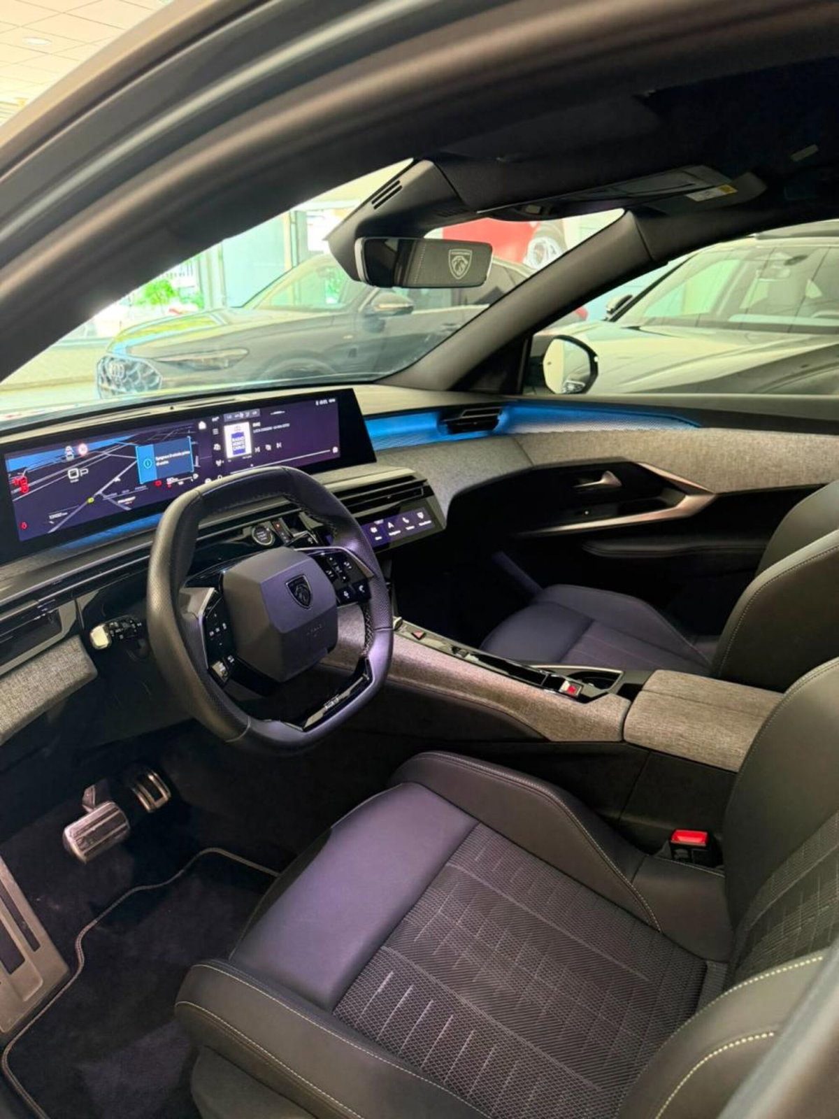 Peugeot 3008 1.2 hybrid GT Exclusive 145cv e-dcs6 (4)