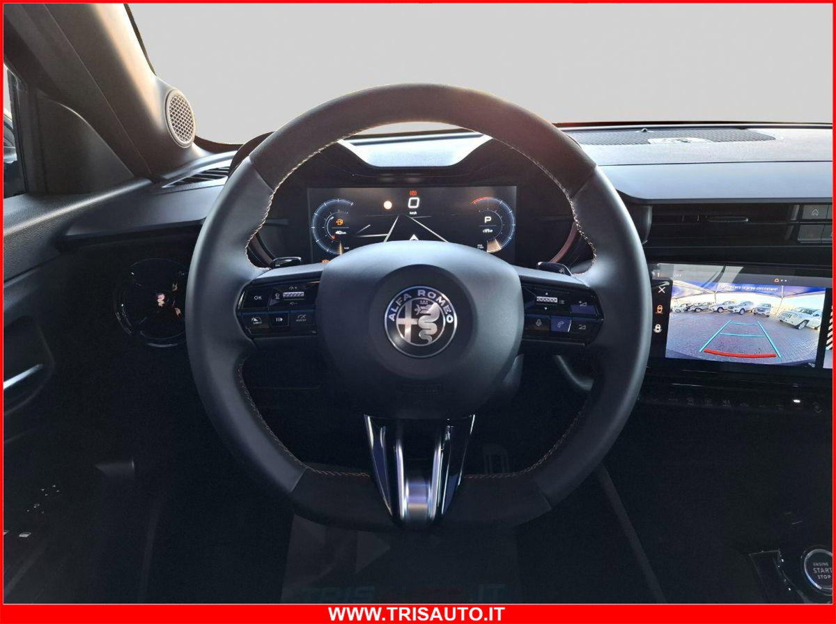Alfa Romeo Junior elettrica Intensa 156cv (14)