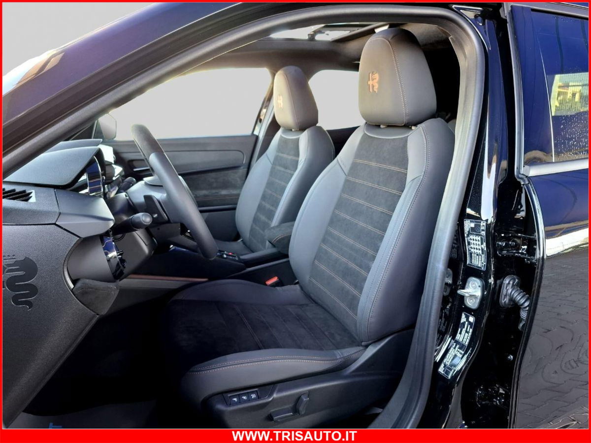 Alfa Romeo Junior elettrica Intensa 156cv (9)