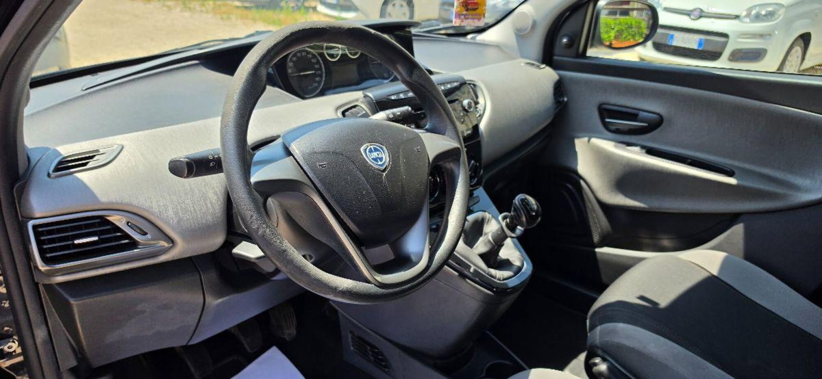 Lancia Ypsilon 1.2 69 CV 5 porte GPL Ecochic Gold (10)