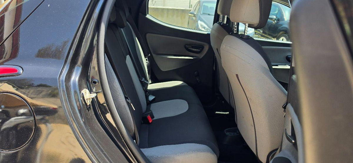 Lancia Ypsilon 1.2 69 CV 5 porte GPL Ecochic Gold (14)