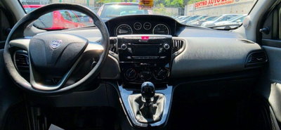 Lancia Ypsilon 1.2 69 CV 5 porte GPL Ecochic Gold (17)