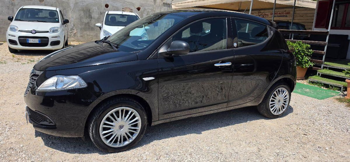 Lancia Ypsilon 1.2 69 CV 5 porte GPL Ecochic Gold (3)