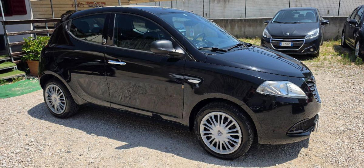 Lancia Ypsilon 1.2 69 CV 5 porte GPL Ecochic Gold (8)