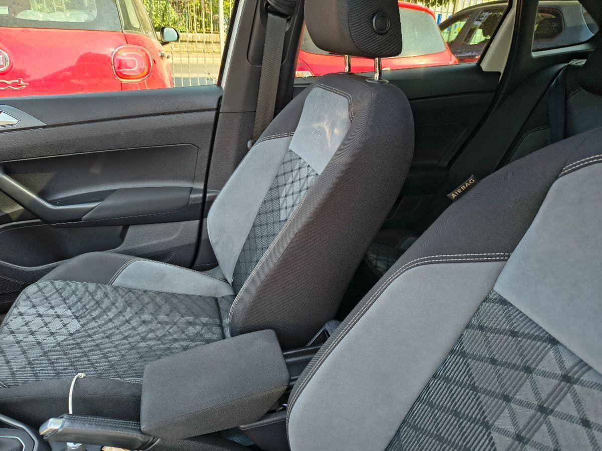 Volkswagen Taigo 1.0 TSI 110 CV DSG R-Line (15)