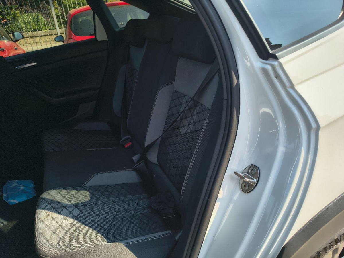 Volkswagen Taigo 1.0 TSI 110 CV DSG R-Line (16)