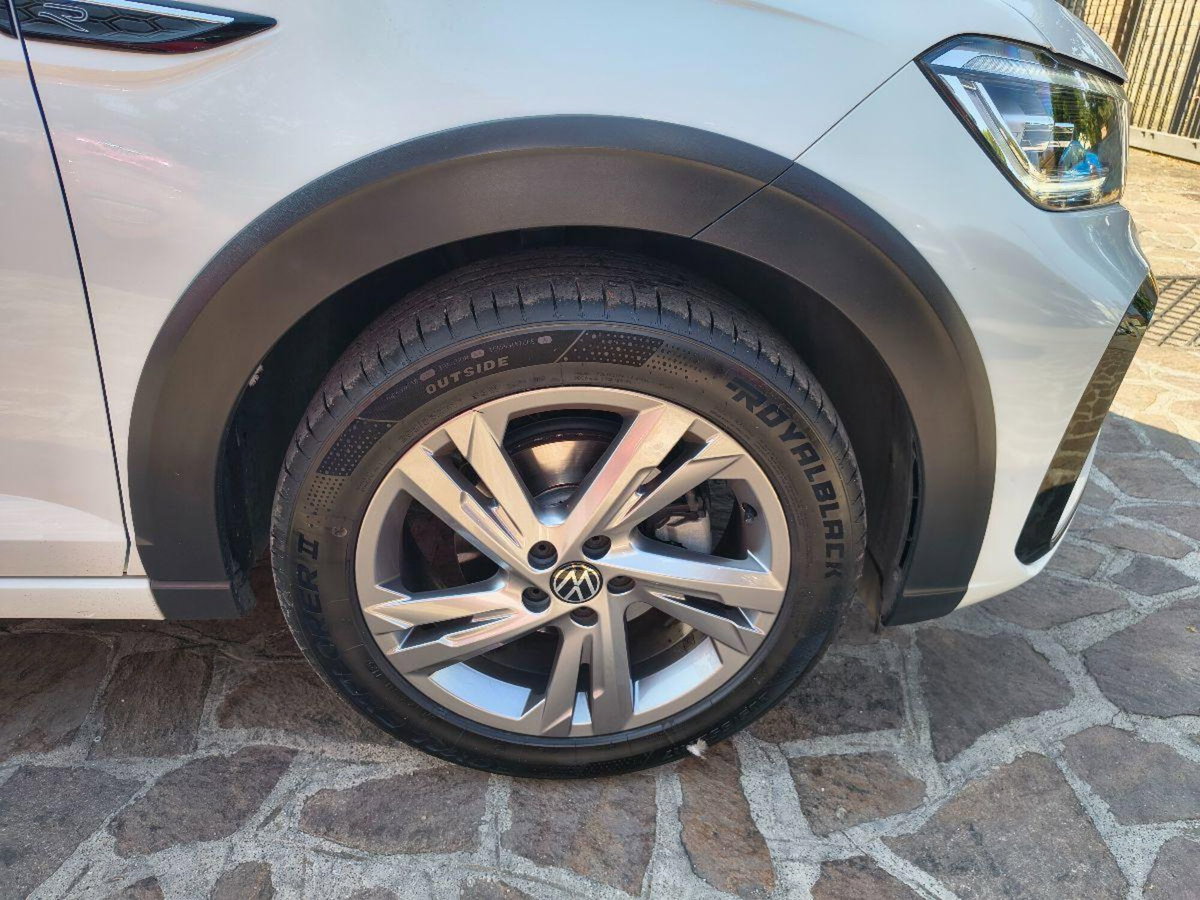 Volkswagen Taigo 1.0 TSI 110 CV DSG R-Line (18)
