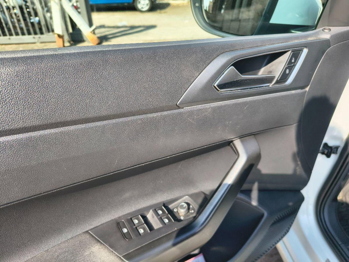 Volkswagen Taigo 1.0 TSI 110 CV DSG R-Line (8)