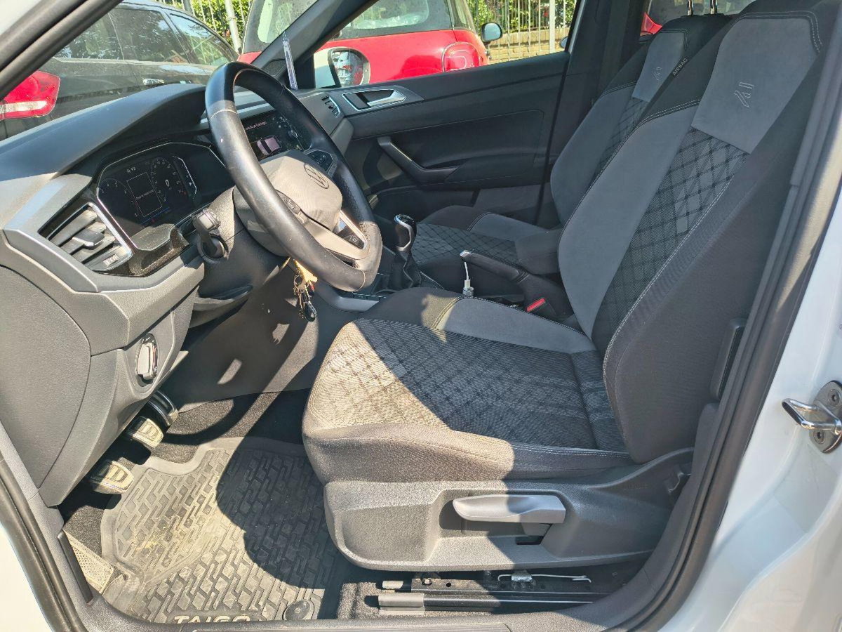 Volkswagen Taigo 1.0 TSI 110 CV DSG R-Line (9)