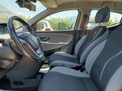 Lancia Ypsilon 1.2 69 CV 5 porte Gold (12)