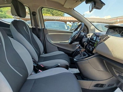 Lancia Ypsilon 1.2 69 CV 5 porte Gold (16)