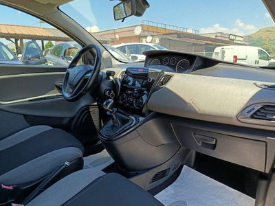 Lancia Ypsilon 1.2 69 CV 5 porte Gold (18)
