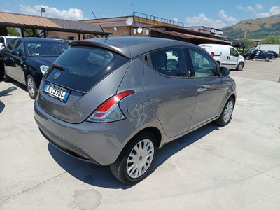 Lancia Ypsilon 1.2 69 CV 5 porte Gold (7)