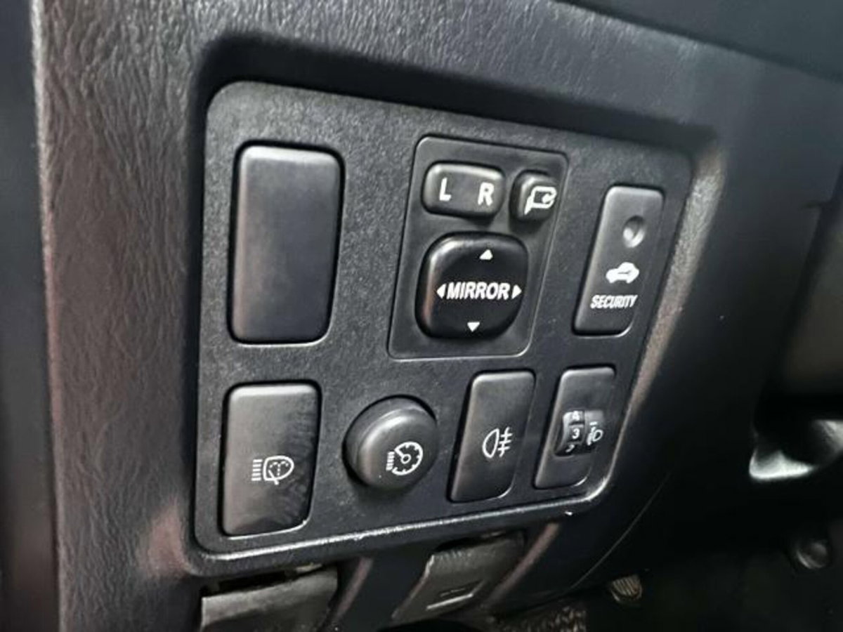 Toyota Hilux 3.0 D-4D 4WD 4p. Double Cab SR (11)