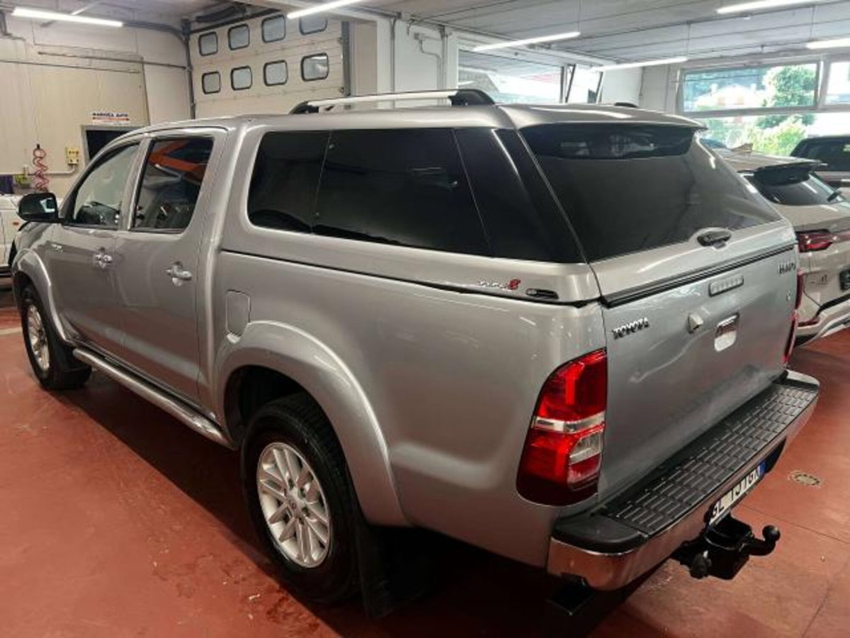 Toyota Hilux 3.0 D-4D 4WD 4p. Double Cab SR (4)
