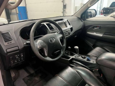 Toyota Hilux 3.0 D-4D 4WD 4p. Double Cab SR (8)