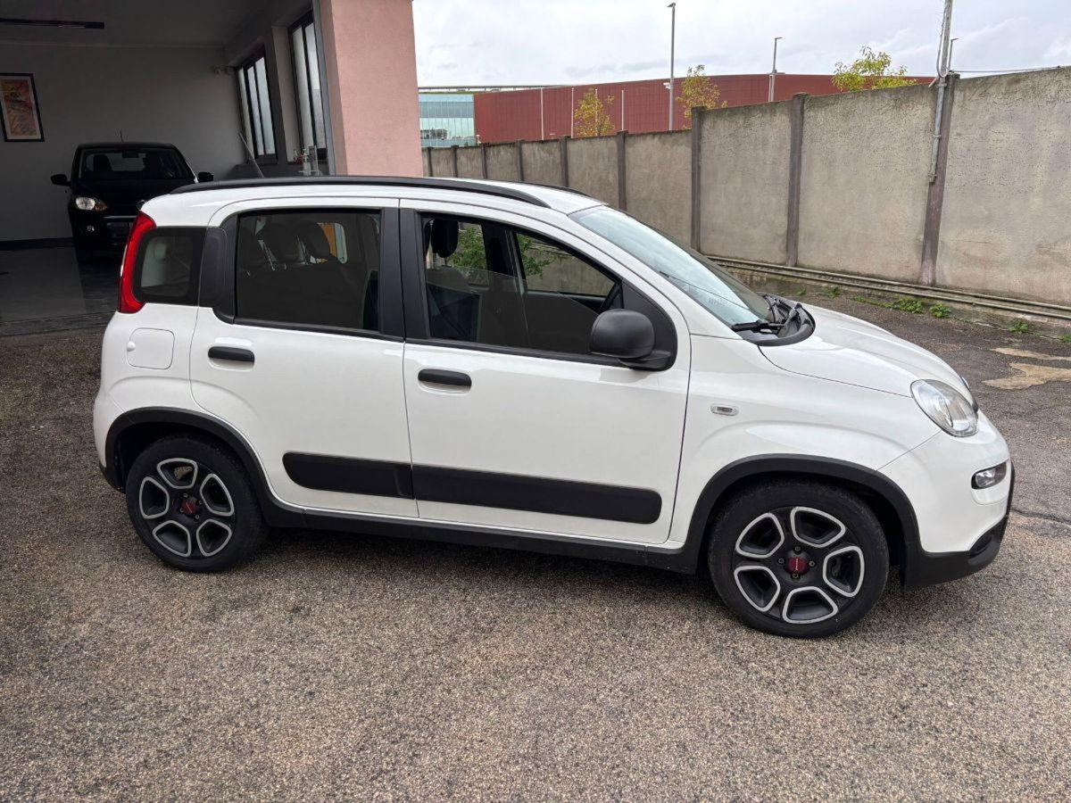 Fiat Panda 1.0 FireFly S&S Hybrid City Cross (6)