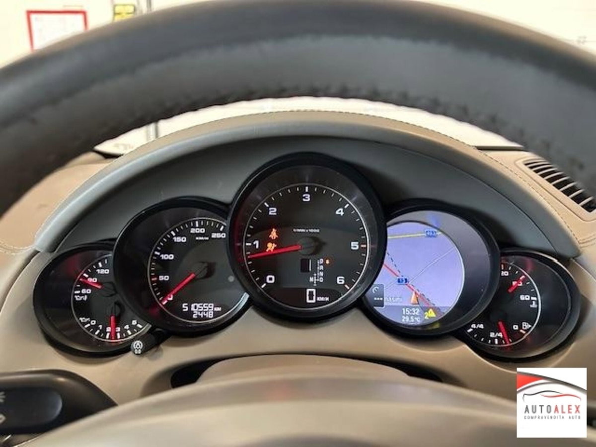 Porsche Cayenne 3.0 Diesel (10)