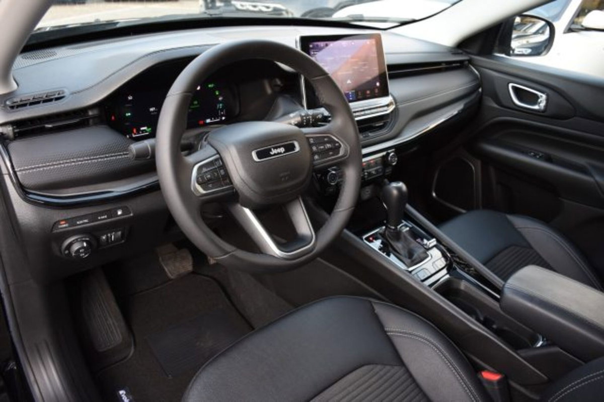 Jeep Compass 1.3 T4 190CV PHEV AT6 4xe Night Eagle (5)