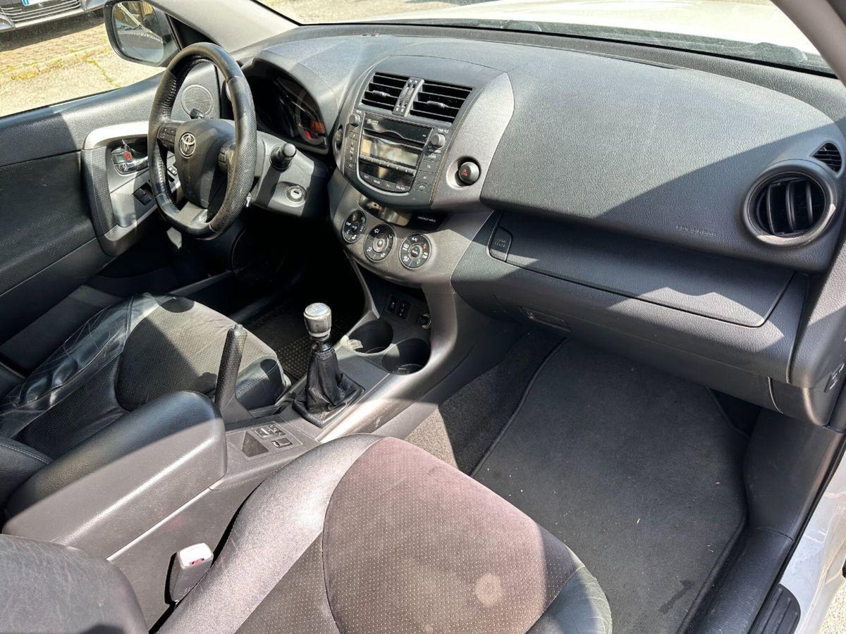 Toyota Rav4 2.2 D-4D 150 CV DPF Exclusive (13)