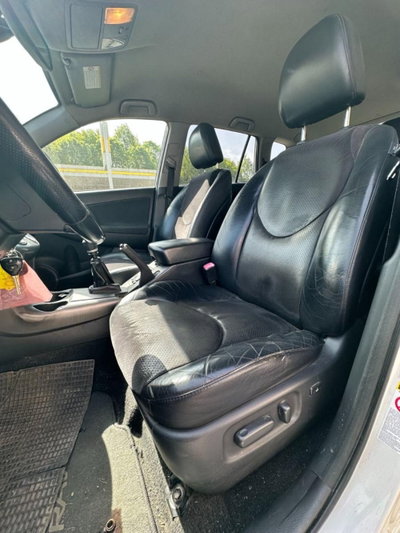 Toyota Rav4 2.2 D-4D 150 CV DPF Exclusive (8)