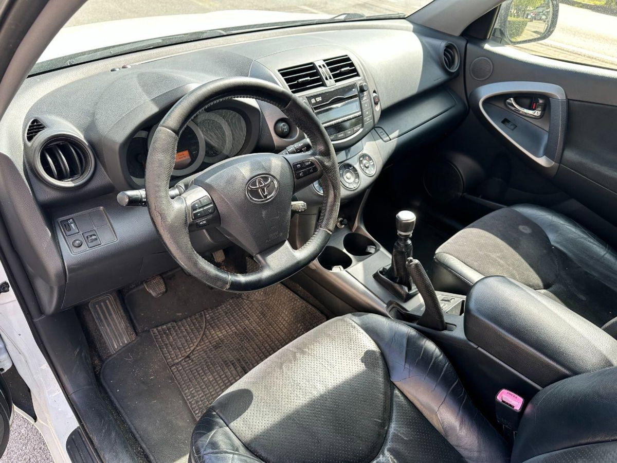 Toyota Rav4 2.2 D-4D 150 CV DPF Exclusive (9)