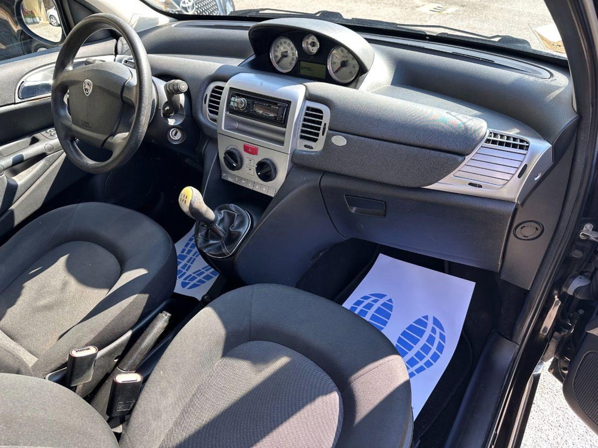 Lancia Ypsilon 1.3 MJT 75 CV Unyca (13)