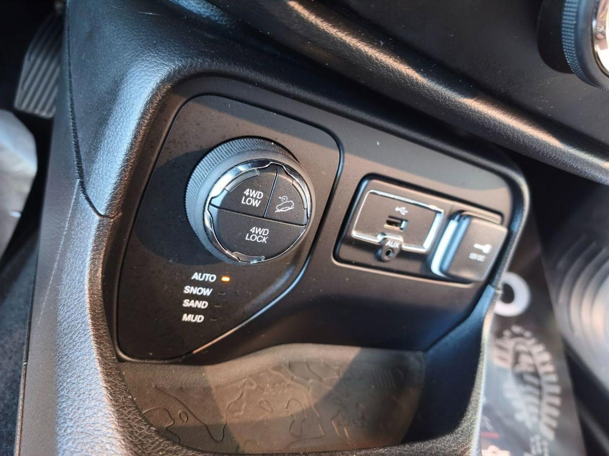 Jeep Renegade 2.0 Mjt 140CV 4WD Active Drive 75th Anniversary (15)