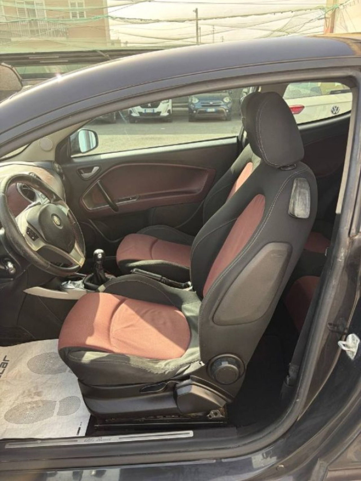 Alfa Romeo MiTo 1.6 JTDm-2 S&S Distinctive Sport Pack (11)
