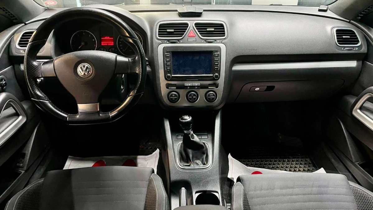 Volkswagen Scirocco 2.0 TFSI (9)