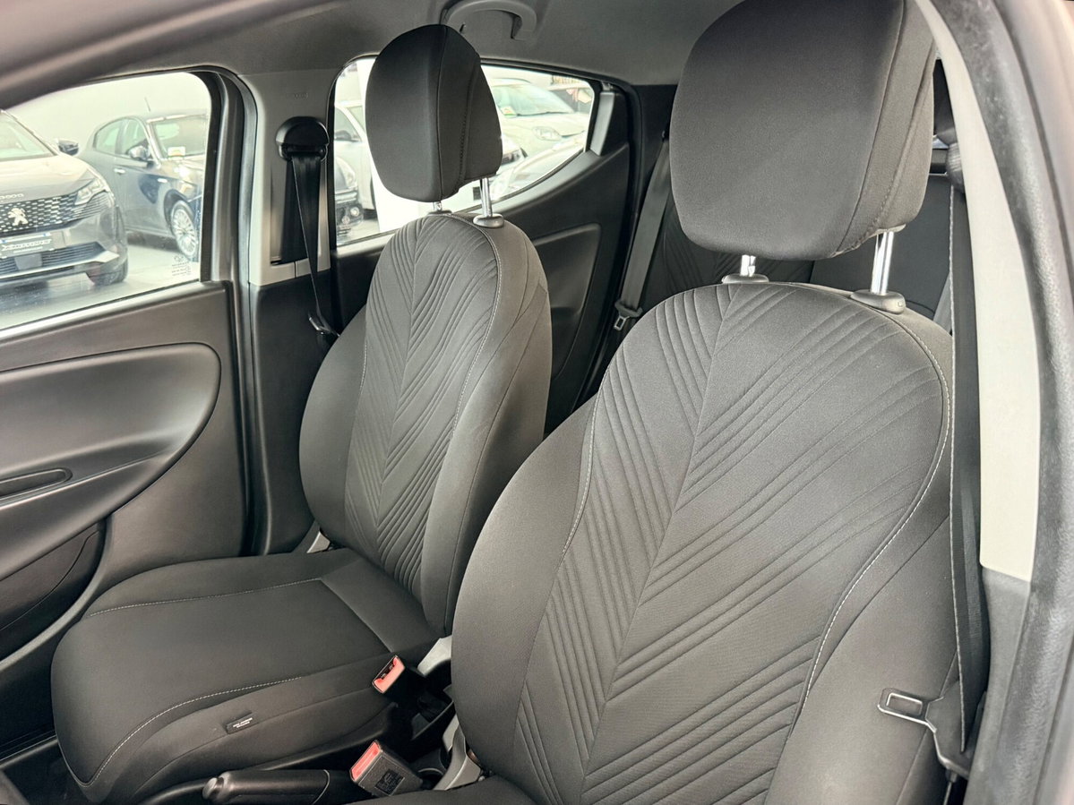 Lancia Ypsilon 1.0 FireFly 5 porte S&S Hybrid Gold Plus (15)