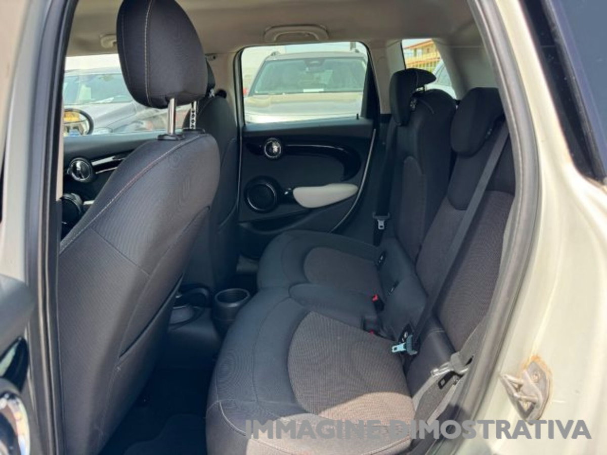MINI Mini 1.5 Cooper D 5 porte (14)