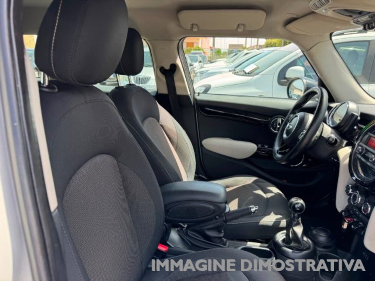 MINI Mini 1.5 Cooper D 5 porte (17)