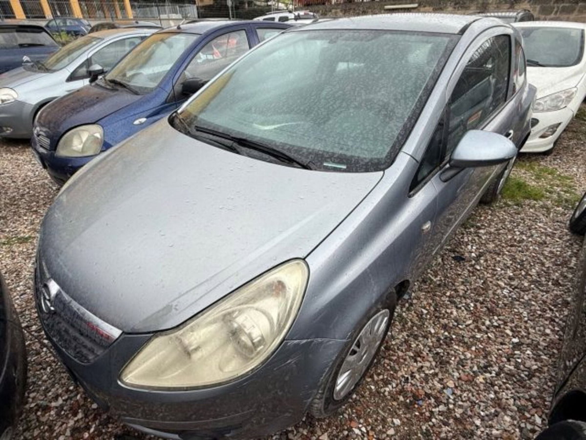 Opel Corsa 1.2 5 porte Cosmo (2)