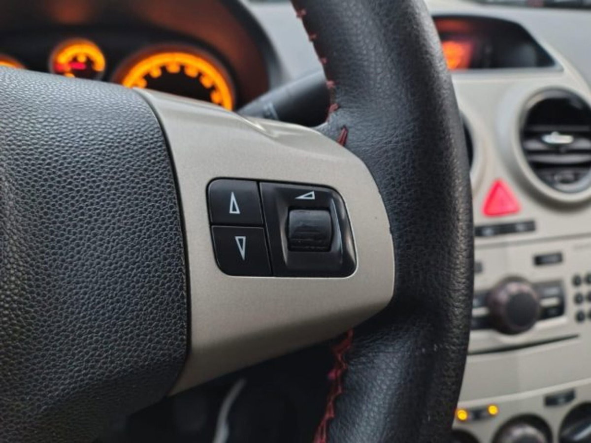 Opel Corsa 1.2 5 porte Cosmo (5)