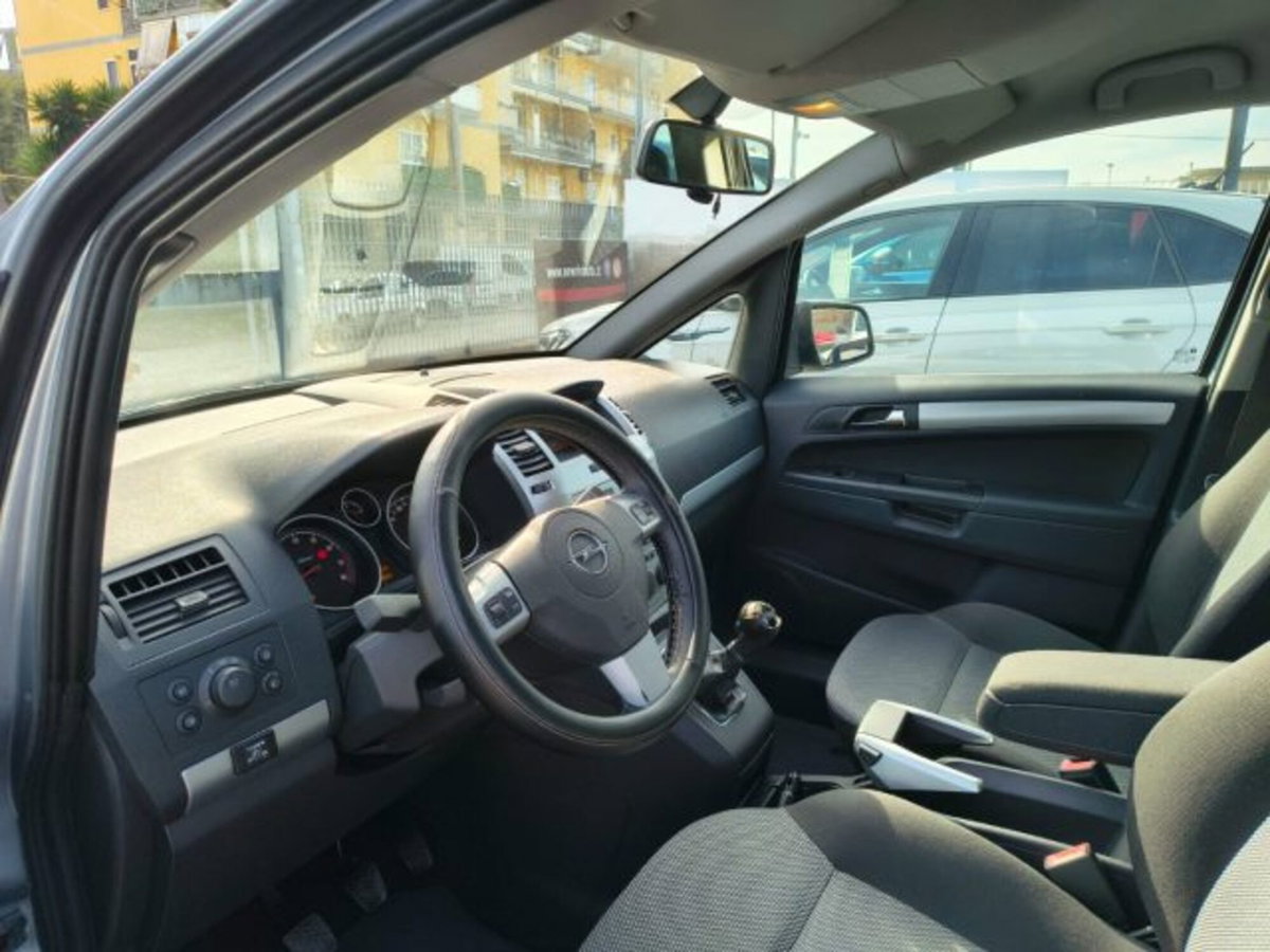 Opel Zafira 1.8 16V GPL-TECH Cosmo (8)