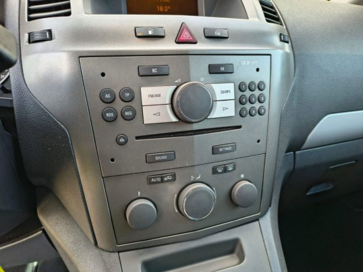 Opel Zafira 1.6 16V ecoM 94CV Cosmo (11)