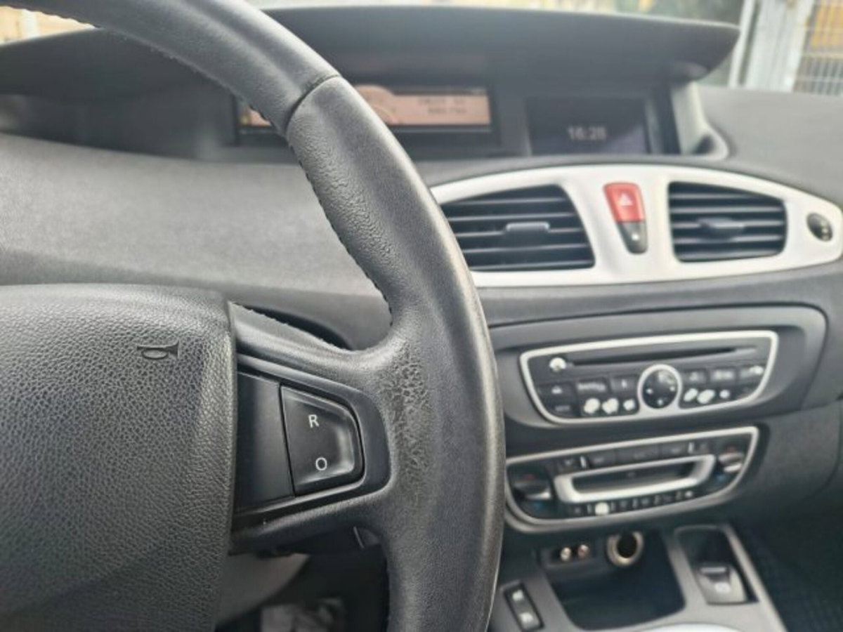 Renault Scenic E-Tech Electric 1.5 dCi 110CV Dynamique (10)