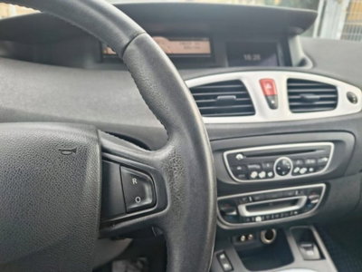 Renault Scenic E-Tech Electric 1.5 dCi 110CV Dynamique (10)